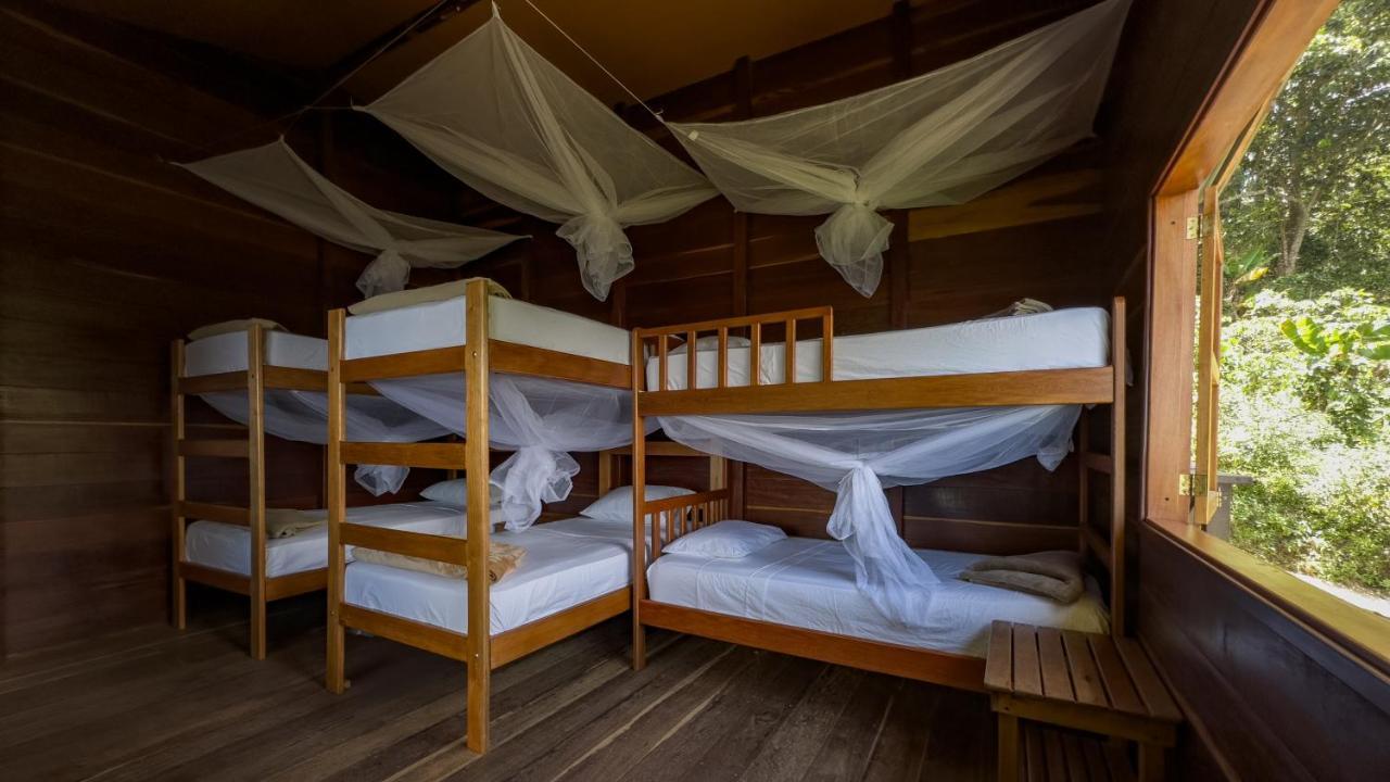 Cama Individual en dormitorio compartido de 6 camas